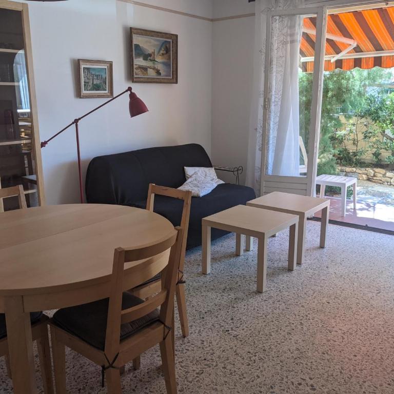 Charmant T3 rénové à 60m de la plage avec terrasse, jardin et parking clos - FR-1-797-28 - Appartement - 2