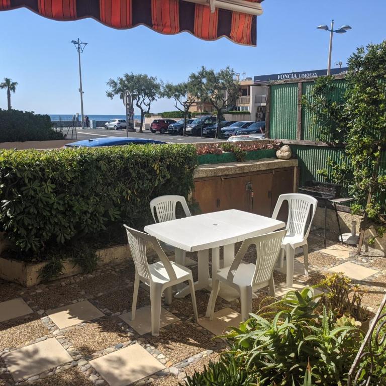 Charmant T3 rénové à 60m de la plage avec terrasse, jardin et parking clos - FR-1-797-28 - Appartement - 1