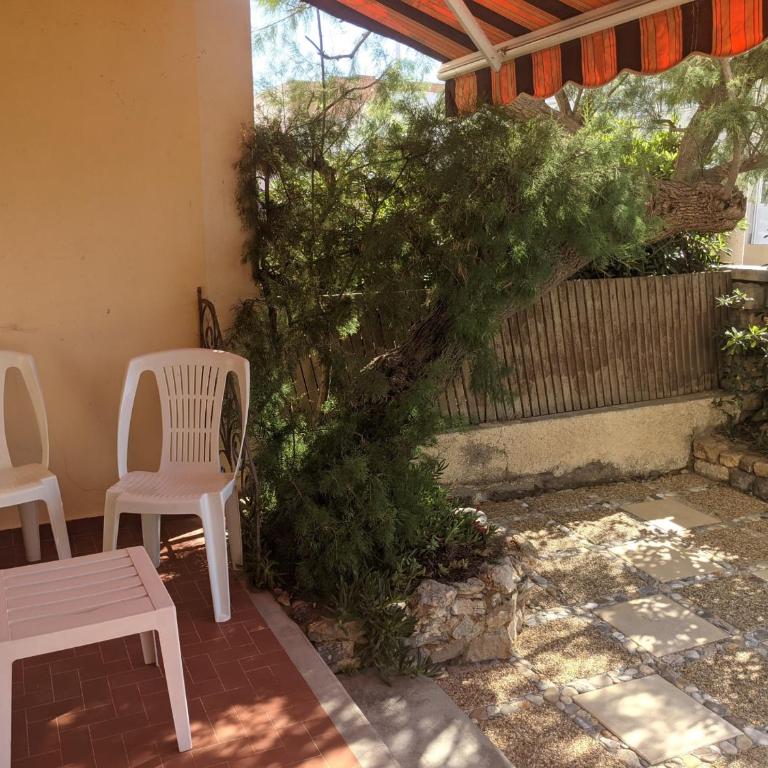Charmant T3 rénové à 60m de la plage avec terrasse, jardin et parking clos - FR-1-797-28 - Appartement - 4