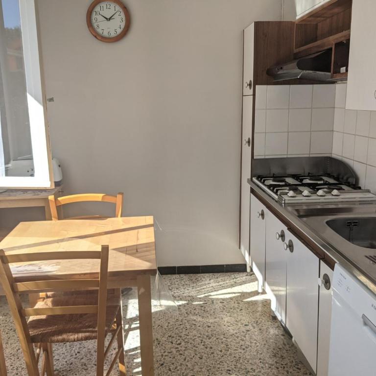 Charmant T3 rénové à 60m de la plage avec terrasse, jardin et parking clos - FR-1-797-28 - Appartement - 9
