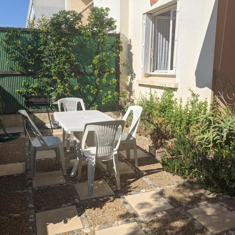 Charmant T3 rénové à 60m de la plage avec terrasse, jardin et parking clos - FR-1-797-28 - Appartement - 18