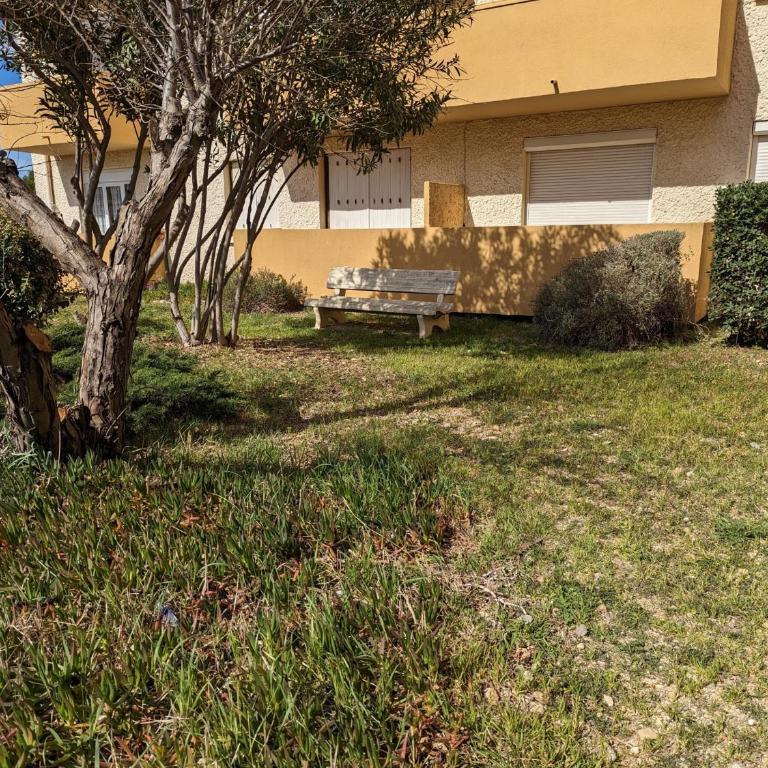 Charmant T2 proche plage à Port-la-Nouvelle, terrasse et parking inclus - FR-1-797-29 - Appartement - 14