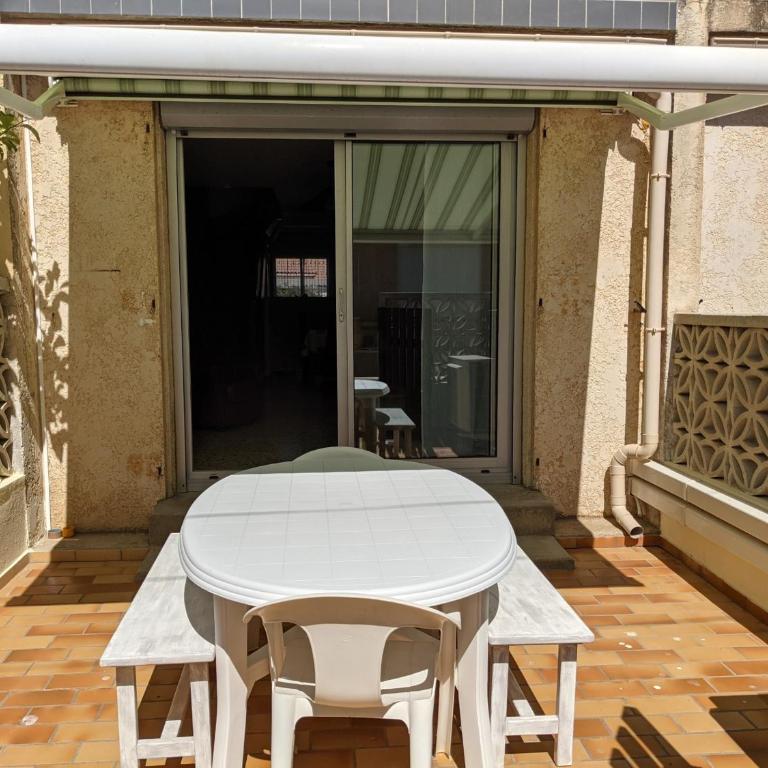 Villa T3 climatisée, 57m², 5/6 pers, proche plage, rénovée, terrasse, parking, quartier animé - FR-1-797-48 - Villa - 2