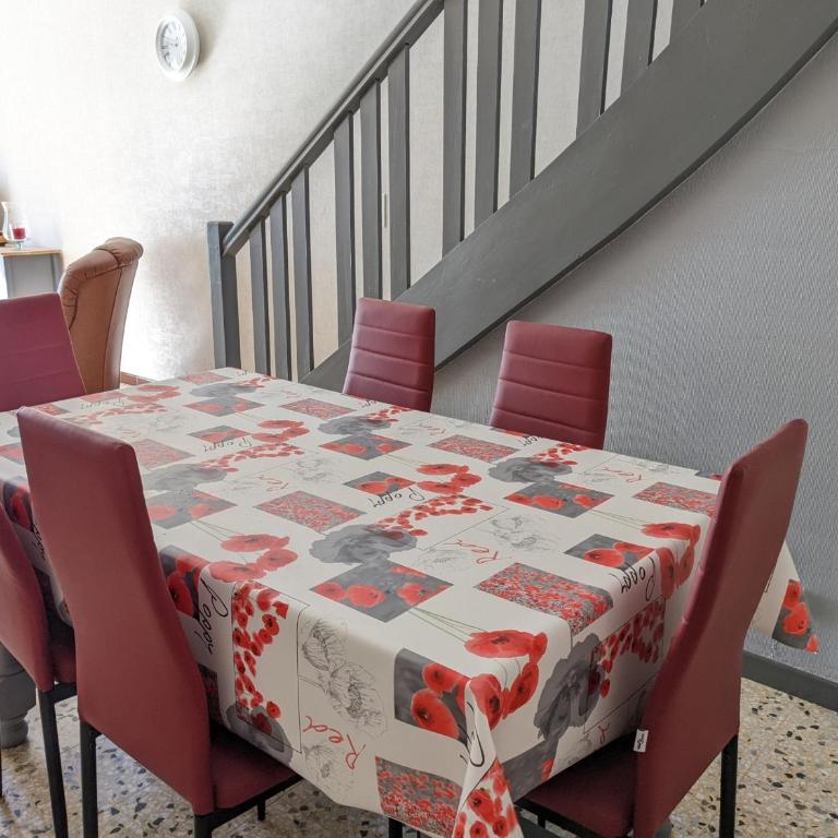 Villa T3 climatisée, 57m², 5/6 pers, proche plage, rénovée, terrasse, parking, quartier animé - FR-1-797-48 - Villa - 6