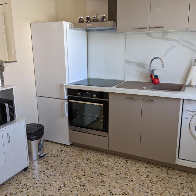 Villa T3 climatisée, 57m², 5/6 pers, proche plage, rénovée, terrasse, parking, quartier animé - FR-1-797-48 - Villa - 11