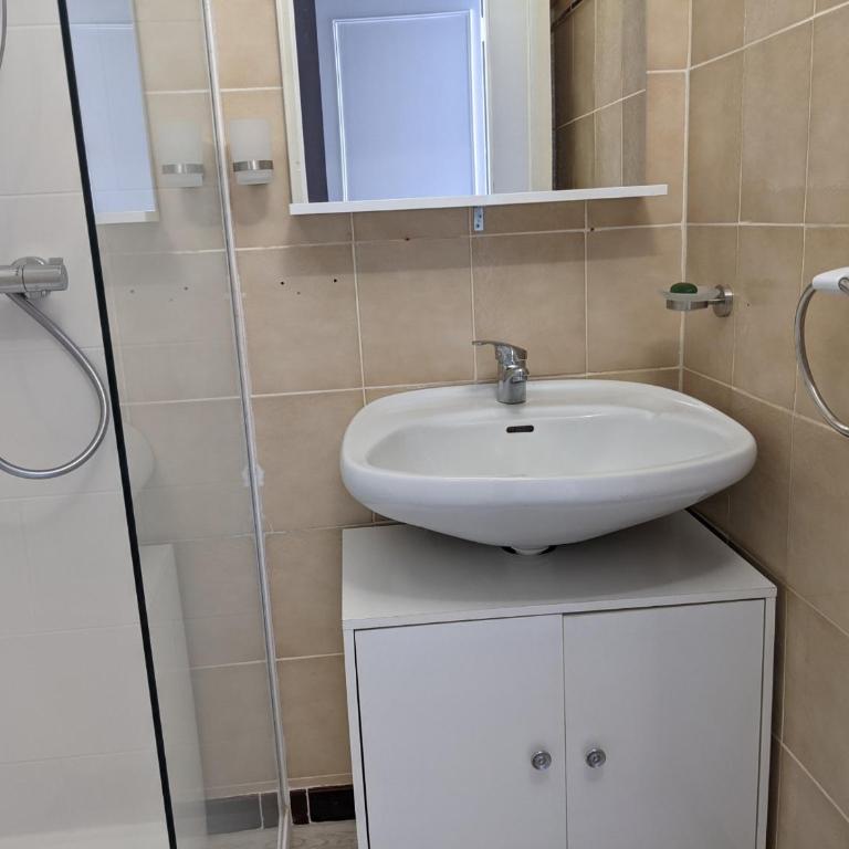 Villa T3 climatisée, 57m², 5/6 pers, proche plage, rénovée, terrasse, parking, quartier animé - FR-1-797-48 - Villa - 15