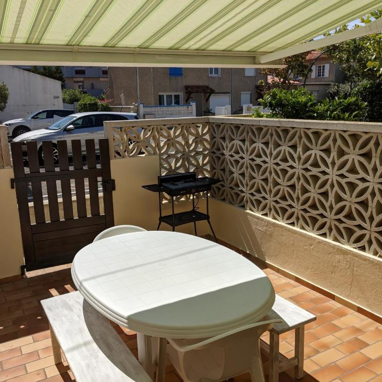 Villa T3 climatisée, 57m², 5/6 pers, proche plage, rénovée, terrasse, parking, quartier animé - FR-1-797-48 - Villa - 1