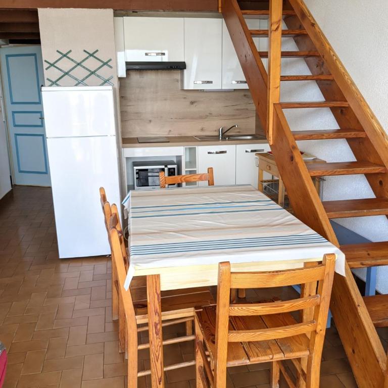 T2 Mezzanine à 250m de la plage pour 4/5 pers avec Parking et TV - FR-1-797-31 - Appartement - 8