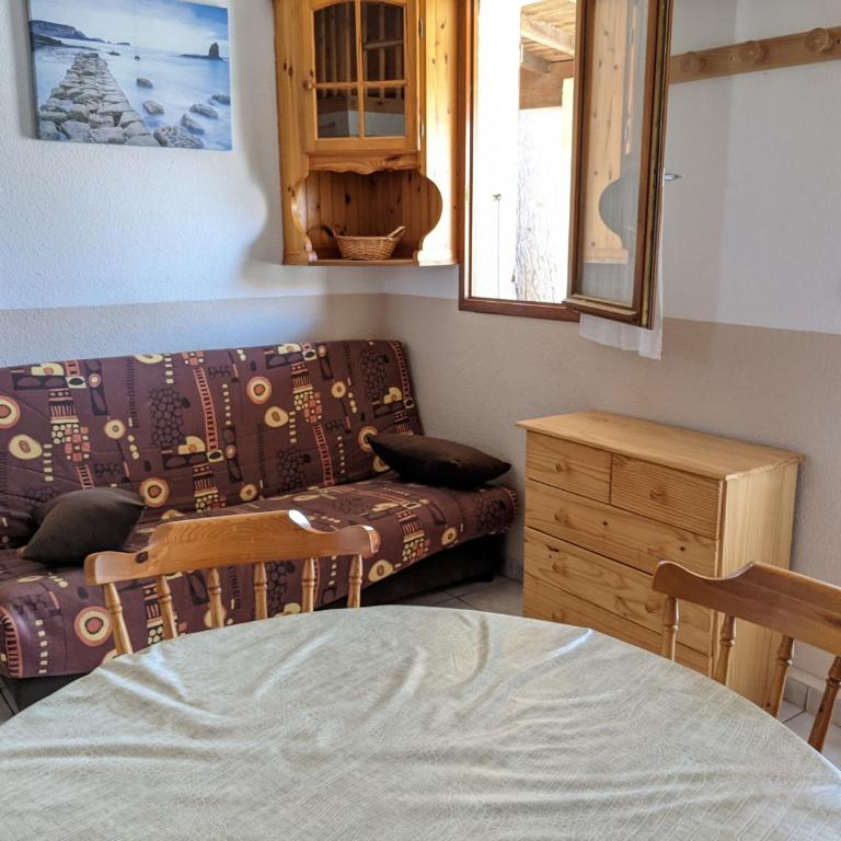 Maison T2 avec Mezzanine, Cour et Parking – 5 Pers – Proche Plage et Commerces – Bon Prix - FR-1-797-49 - Villa - 7