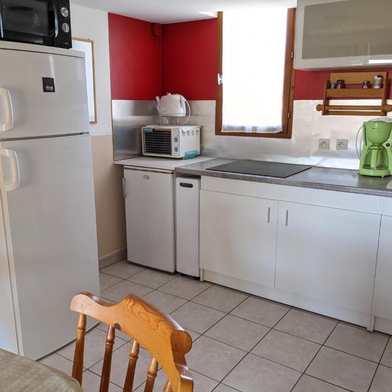 Maison T2 avec Mezzanine, Cour et Parking – 5 Pers – Proche Plage et Commerces – Bon Prix - FR-1-797-49 - Villa - 8