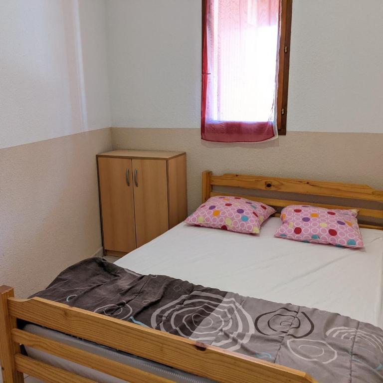 Maison T2 avec Mezzanine, Cour et Parking – 5 Pers – Proche Plage et Commerces – Bon Prix - FR-1-797-49 - Villa - 12