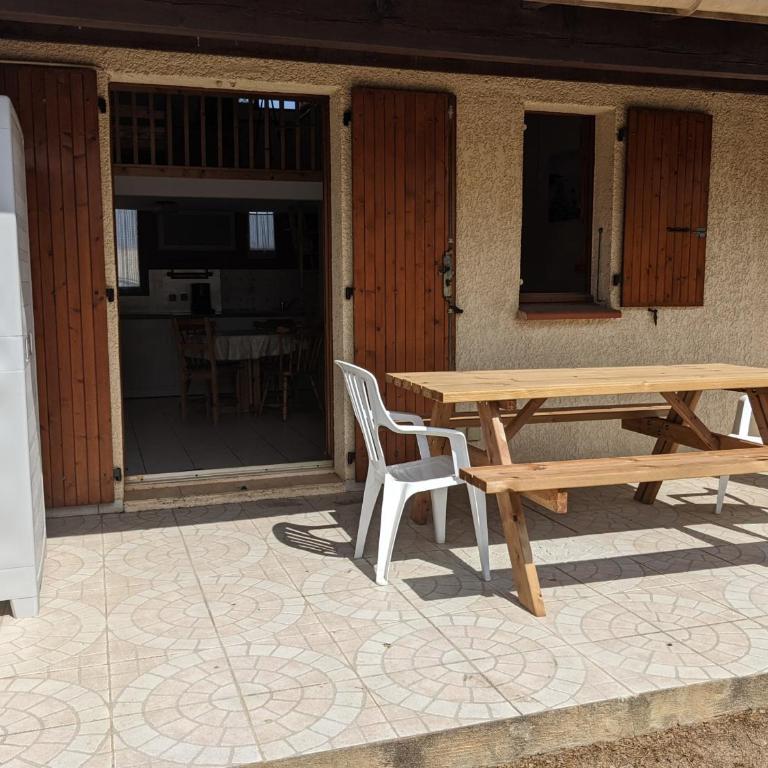Maison T2 avec Mezzanine, Cour et Parking – 5 Pers – Proche Plage et Commerces – Bon Prix - FR-1-797-49 - Villa - 22