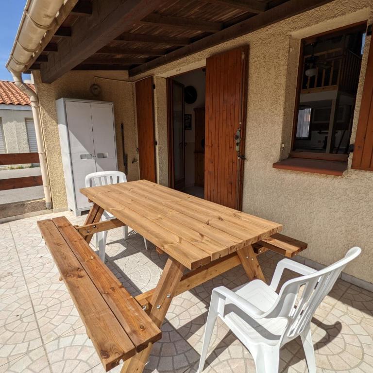 Maison T2 avec Mezzanine, Cour et Parking – 5 Pers – Proche Plage et Commerces – Bon Prix - FR-1-797-49 - Villa - 23