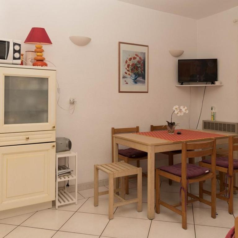 T2 Cabine pour 4 personnes au Lavandou avec balcon vue mer - FR-1-803-48 - Apartamento - 3