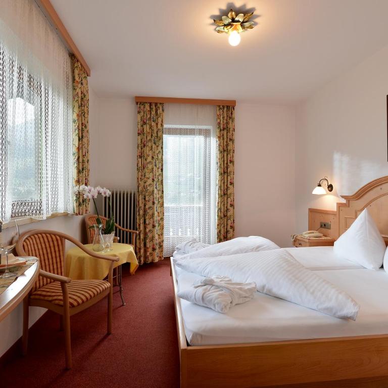Hotel Schwarzer Adler - Doppelzimmer mit Balkon - 4