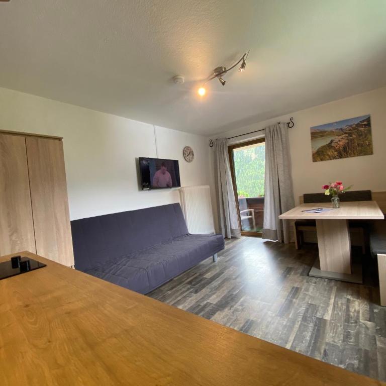 Pension Jagerhof - Sommercard Inkl - 5 Min zum Hochzeiger - Familienzimmer für 4 Personen - Erster Stock mit Terrasse - 17