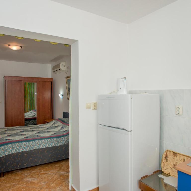 Apartments Dikan - Apartment with Balcony - 7