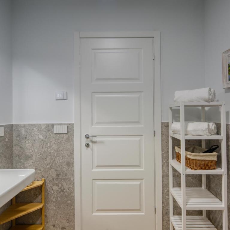 Alfieri Apartments 3 - One-Bedroom Apartment - 27