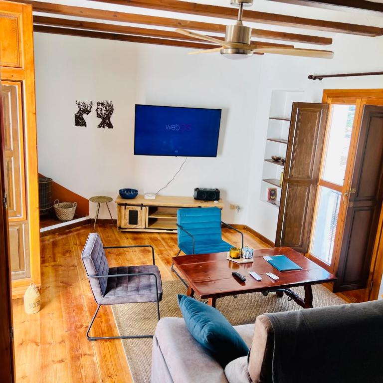 Above the Iconic Portal Vell - Apartamento de 2 dormitorios con balcón - 25