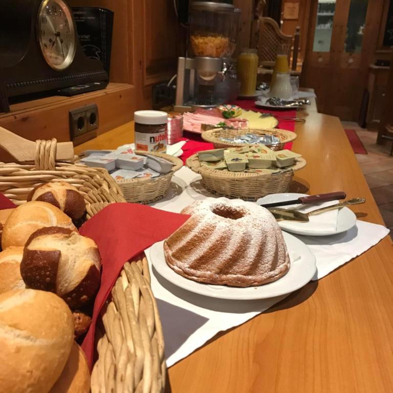 Gasthaus Muntafuner Stöbli - Doppelzimmer mit Dusche - 2