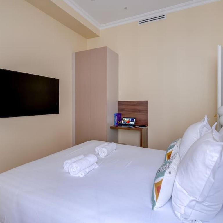 Luxurious Apartment - Champs Elysées - With AC - Two-Bedroom Apartment - 9