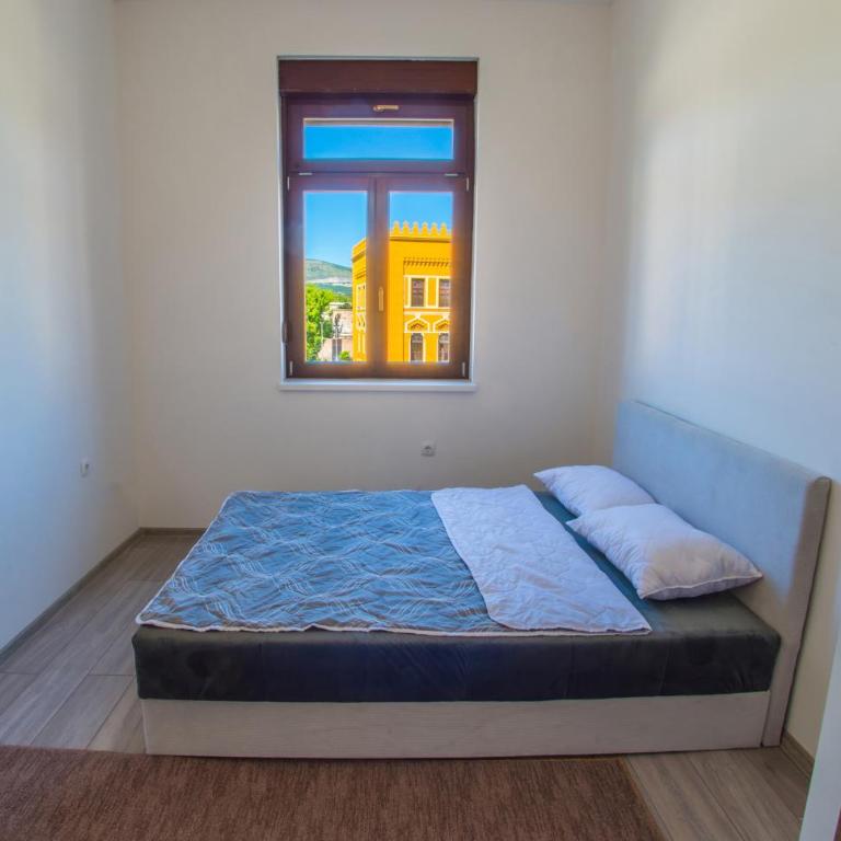 Apartment Luminos - Two-Bedroom Apartment - 8