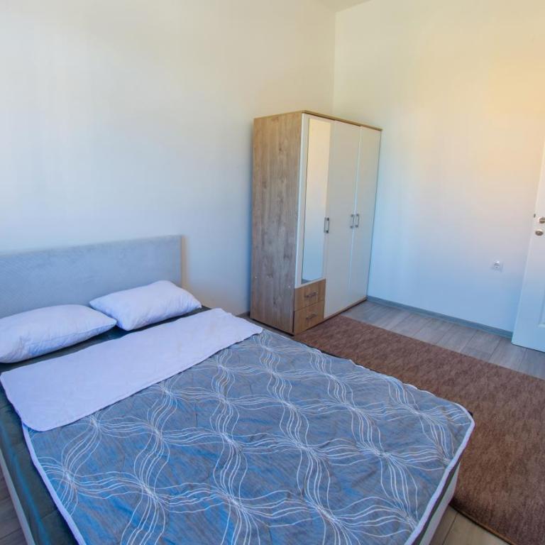 Apartment Luminos - Two-Bedroom Apartment - 10