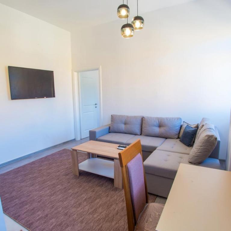 Apartment Luminos - Two-Bedroom Apartment - 19