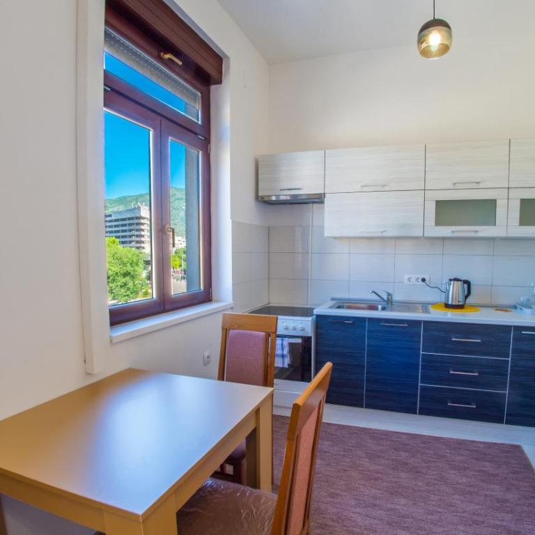 Apartment Luminos - Two-Bedroom Apartment - 14