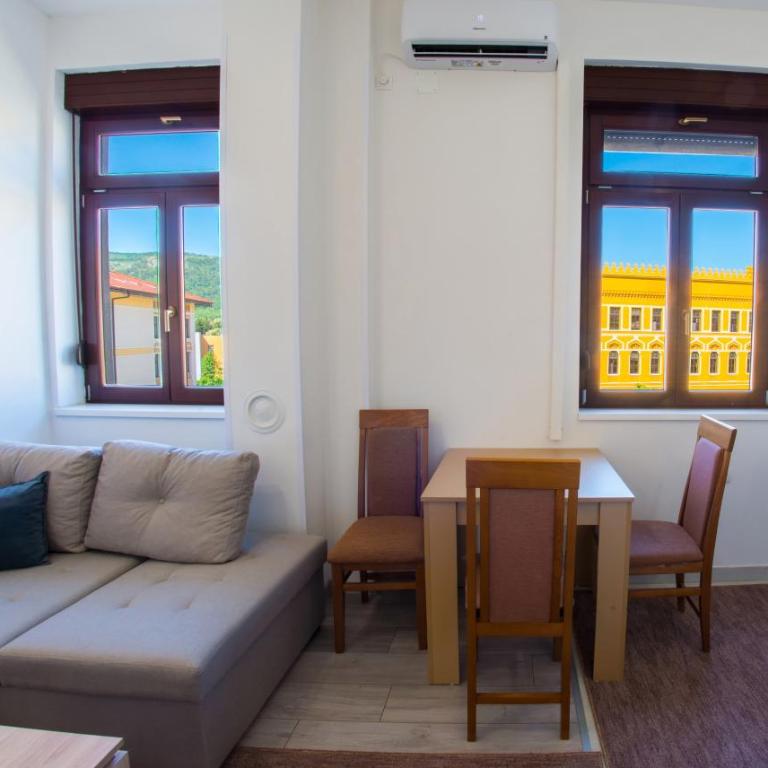 Apartment Luminos - Two-Bedroom Apartment - 17