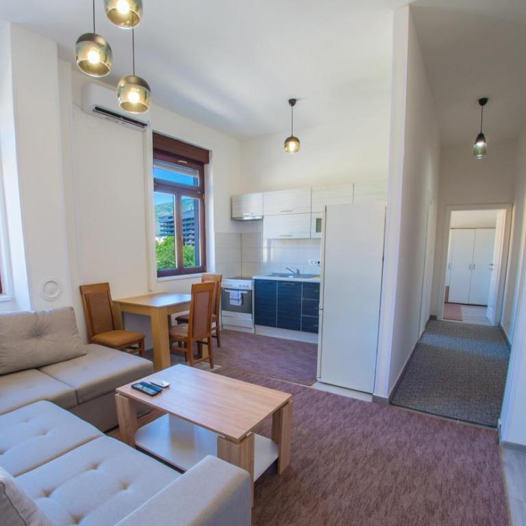Apartment Luminos - Two-Bedroom Apartment - 15