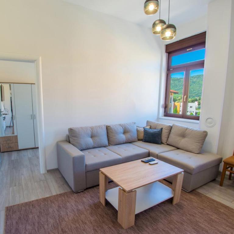 Apartment Luminos - Two-Bedroom Apartment - 9