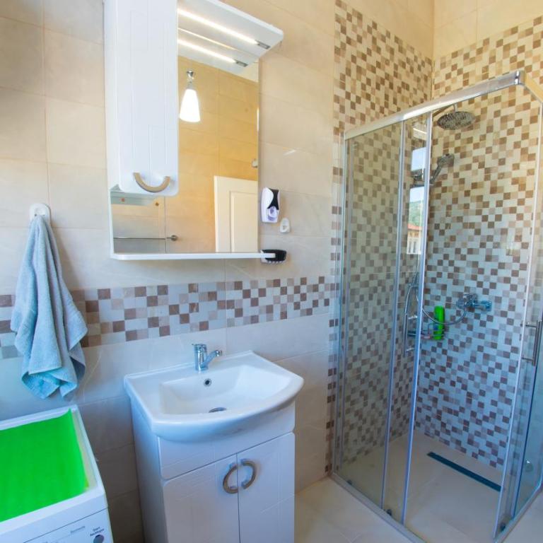 Apartment Luminos - Two-Bedroom Apartment - 13