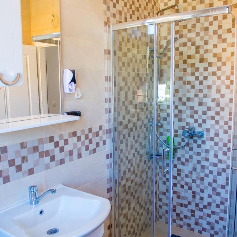 Apartment Luminos - Two-Bedroom Apartment - 24
