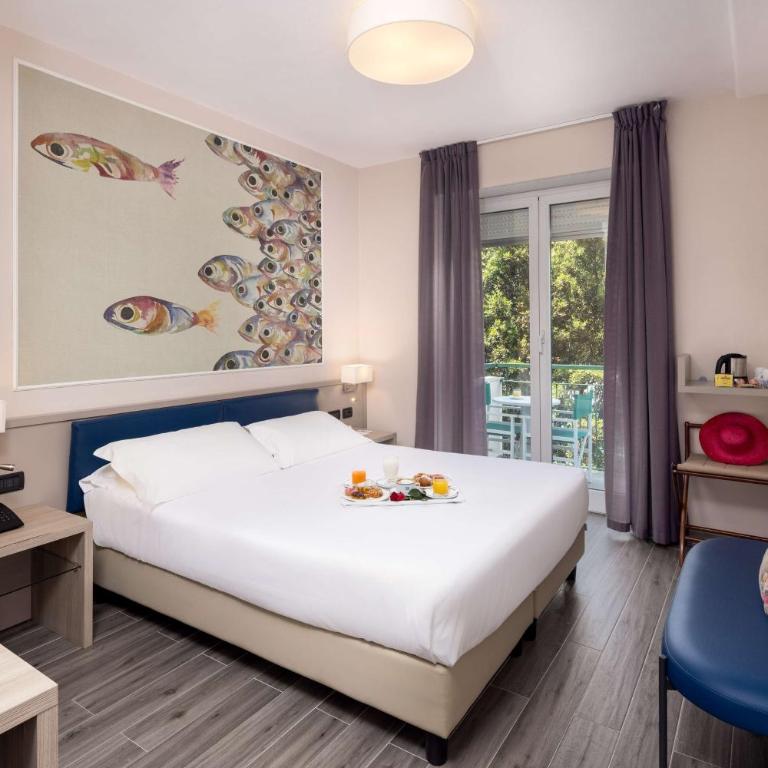 Best Western Regina Elena - Camera Queen con Balcone e Vista Giardino - 3