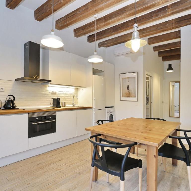Lovely flat at Sagrada Familia - Two-Bedroom Apartment with Balcony - 6