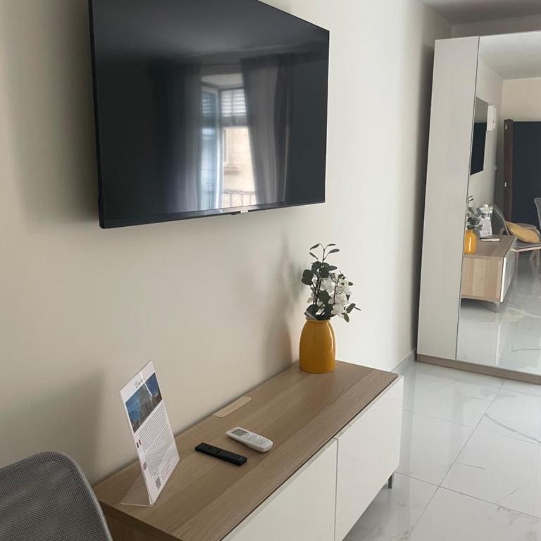 Napoli a Piignatelli - Camera Quadrupla con Bagno Privato - 2