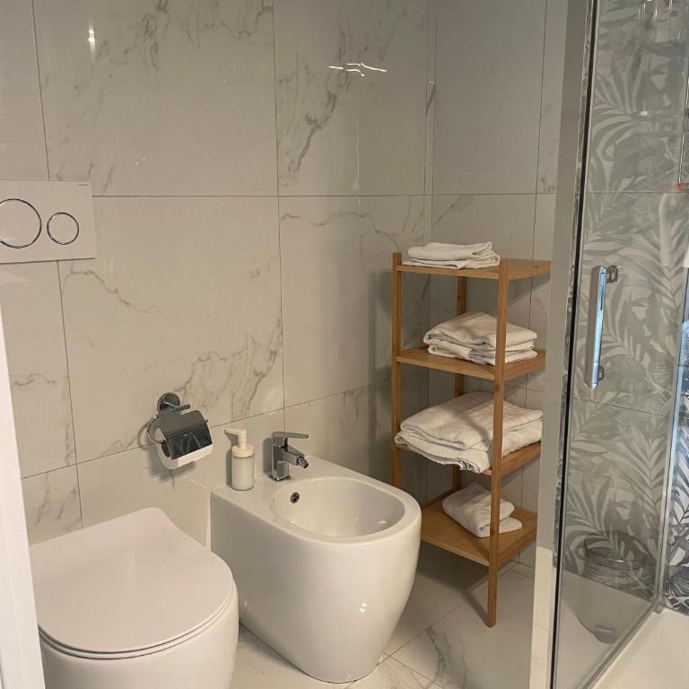Napoli a Piignatelli - Camera Matrimoniale con Bagno Privato - 8