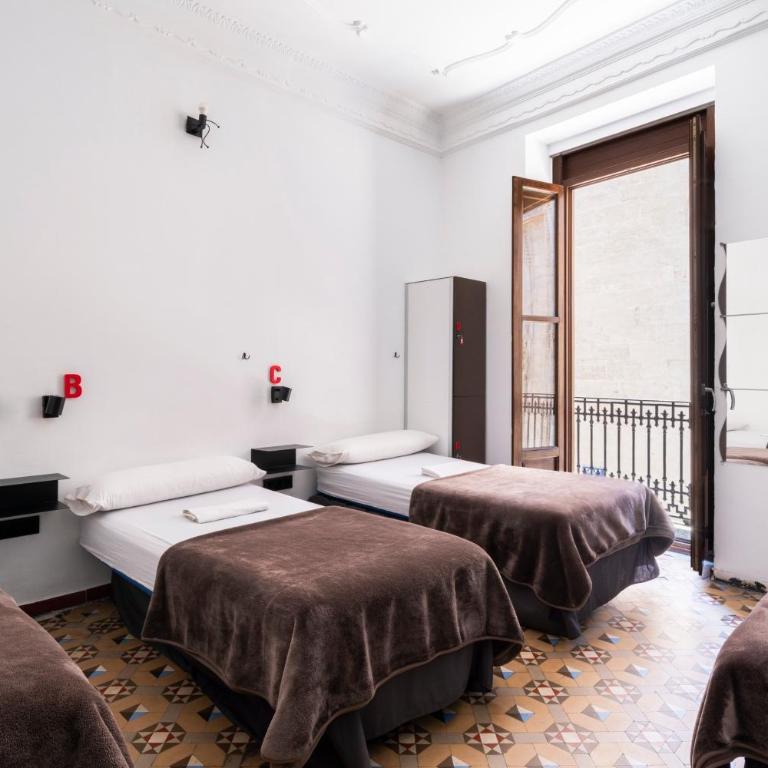 Home Youth Hostel by Feetup Hostels - Single Bed in 4-Bed Mixed Dormitory Room - 1