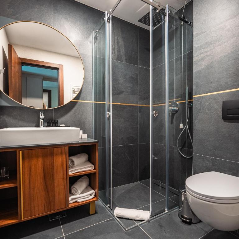 Hotel Kocka Vrnjačka Banja - Deluks Dvokrevetna Soba sa Bračnim Krevetom - 3