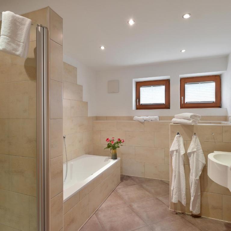 Haus Adler by Alpine Host Helpers - Apartment - 5