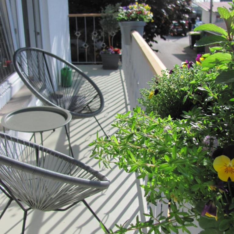 #1Komfortables helles Gästezimmer mit Balkon mit Gemeinschaftsbad W-Lan Airport nah Late Night Check in Haus Nr 9,5 - Apartment mit 1 Schlafzimmer - 15