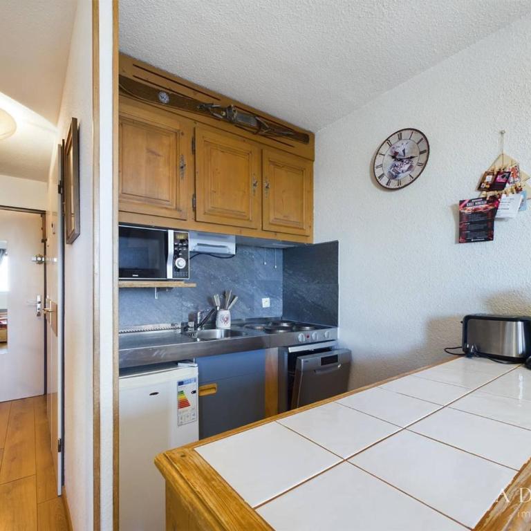 Studio Sud 4 pers, balcon, à 50m des pistes et 200m des commerces, idéal pour familles - FR-1-398-629 - Estudio - 4