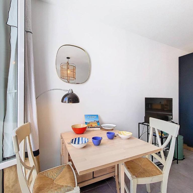 Appartement T2 lumineux sur le Vieux Port, La Ciotat - FR-1-770-11 - Apartment - 2