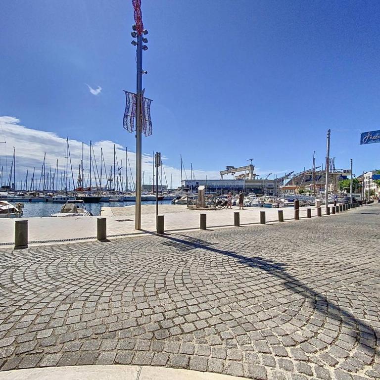 Appartement T2 lumineux sur le Vieux Port, La Ciotat - FR-1-770-11 - Apartment - 4