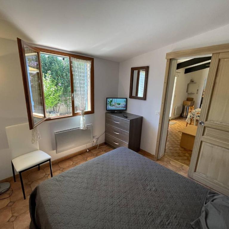 Charmant Pavillon T2 Cabine, 6 Couchages, Cour Privée, Piscine, Parking, Proche Plage - St Cyprien - FR-1-106-34 - Villa - 12