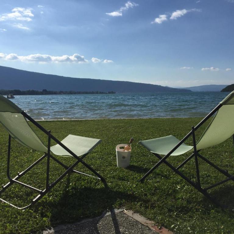 Studio Le Beach du Lac d'Annecy avec les pieds dans l eau, plage et ponton privé - Appartement - 15