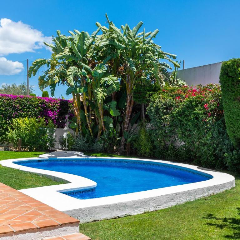Luxury House with Private Pool and Stunning Interiors - Villa - 35