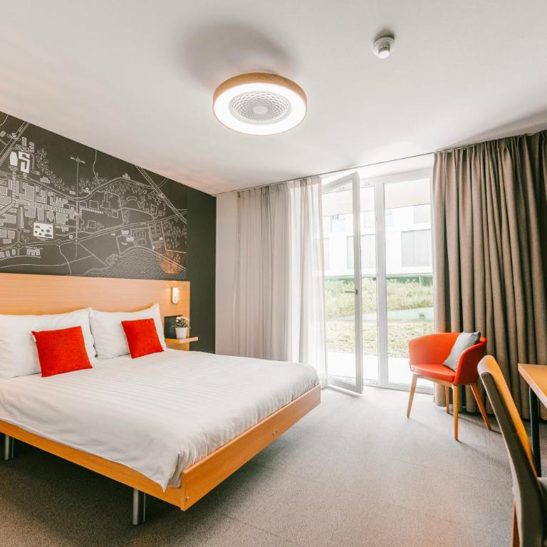 SwissTech Hotel - Chambre Double ou Lits Jumeaux - Vue sur Jardin - 1