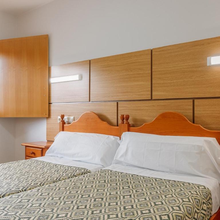 Vila Vilariño Albergue Hotel & Restaurante - Twin Room with Private Bathroom - 2